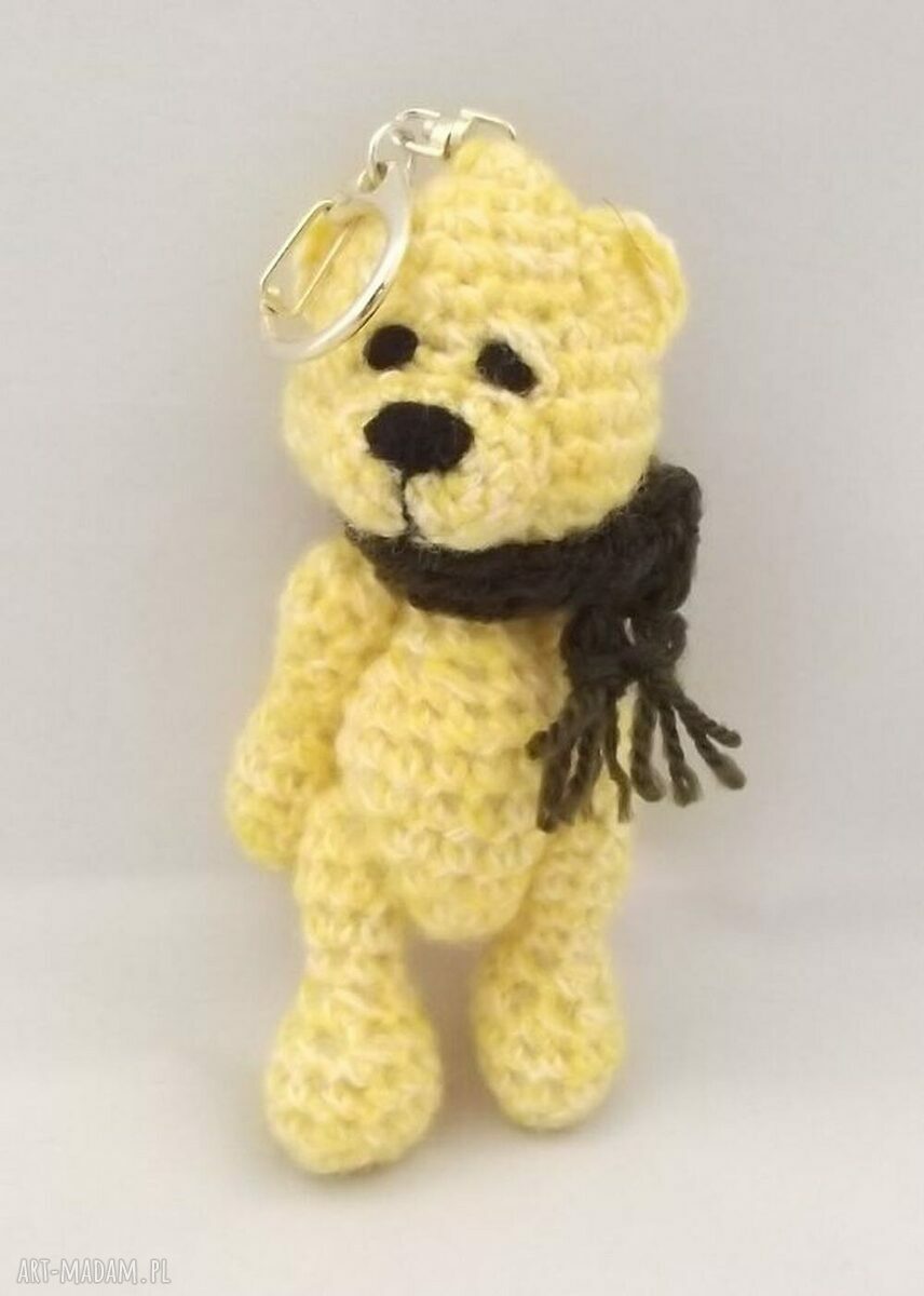 Brelok na szczęście Ziutek - szydełkowany miś handmade z ruchomymi łapkami