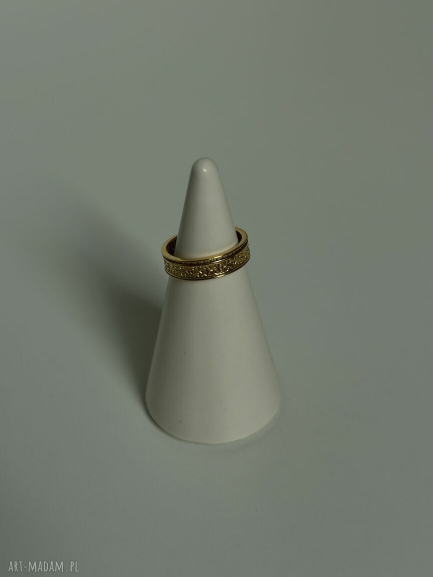 pierścionki: Złota obrotowa obrączka z listeczkami handmade