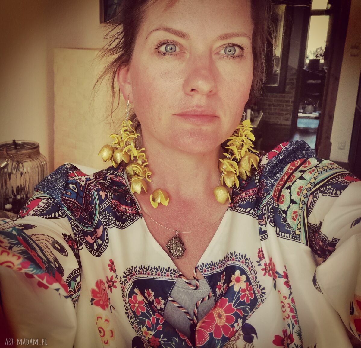 Złote kolczyki boho - lekkie, bujne i kwiatowe na ślub