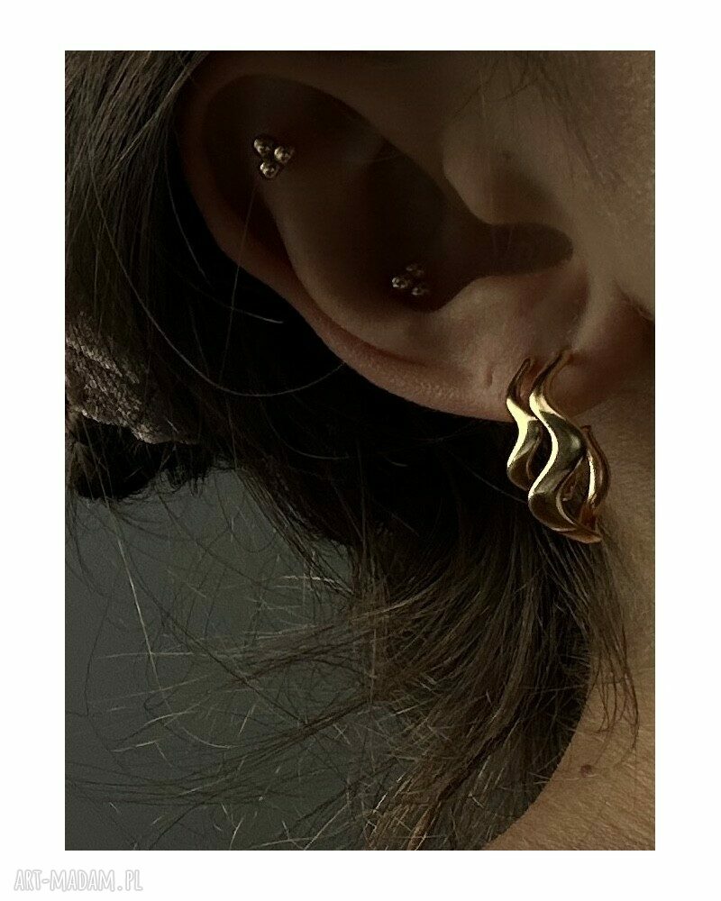 kolczyki: Złote kolczyki małe falowane półkola ręczne wykonanie