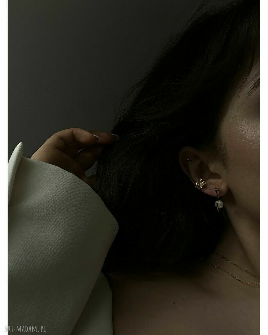 kolczyki: Złote kolczyki róże z białymi perłami Hand Made