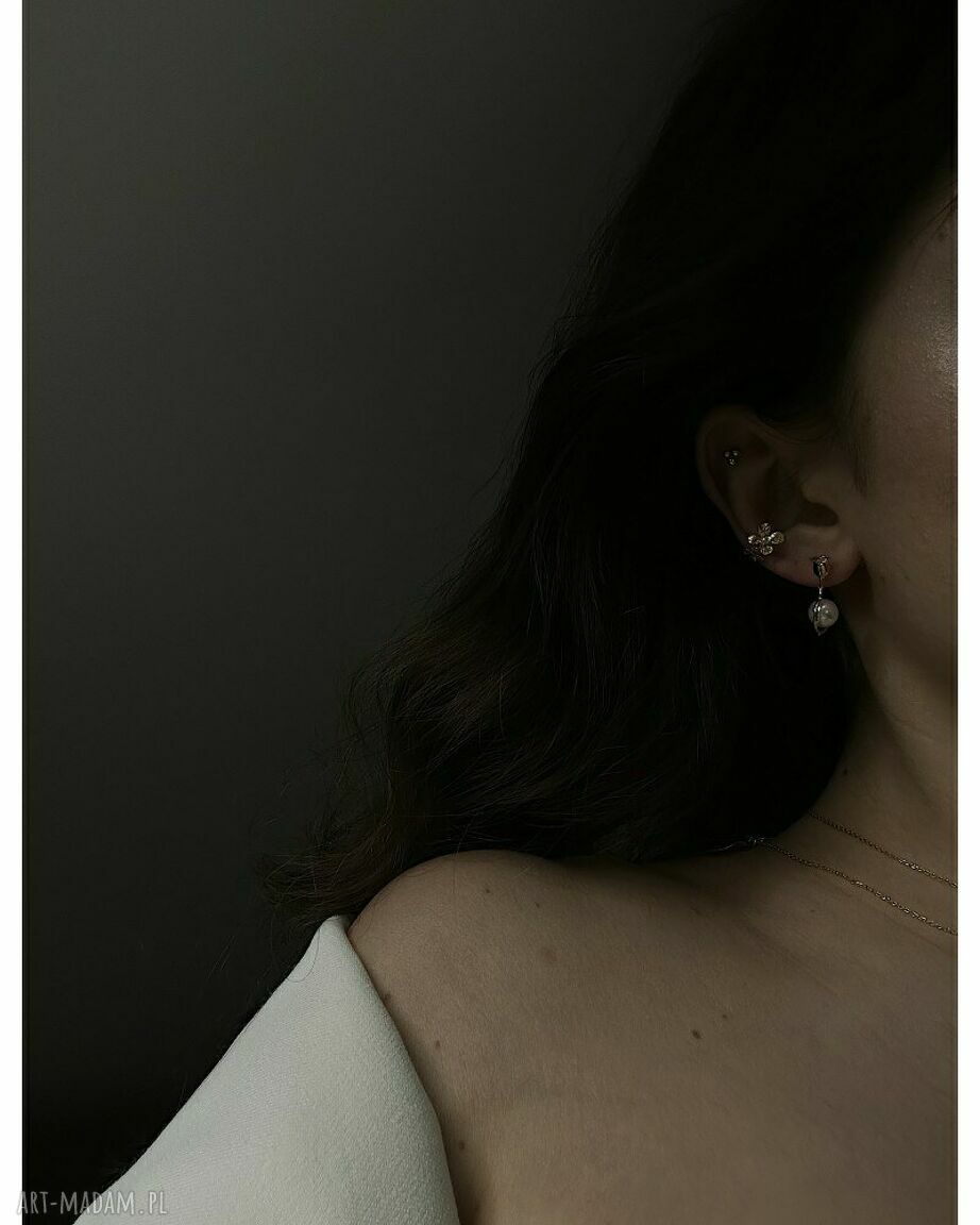 kolczyki: Złote kolczyki róże z białymi perłami Hand Made