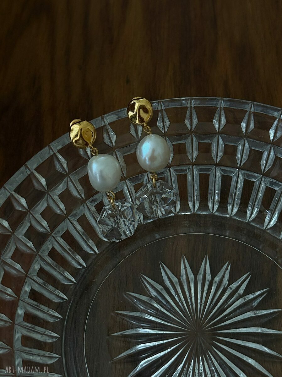 kolczyki: Złote kolczyki z perłami i bezbarwnymi kryształami SWAROVSKI® CRYSTAL