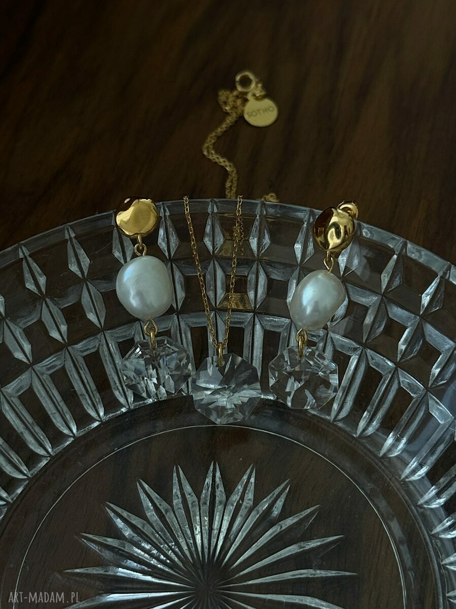 kolczyki: Złote kolczyki z perłami i bezbarwnymi kryształami SWAROVSKI® CRYSTAL