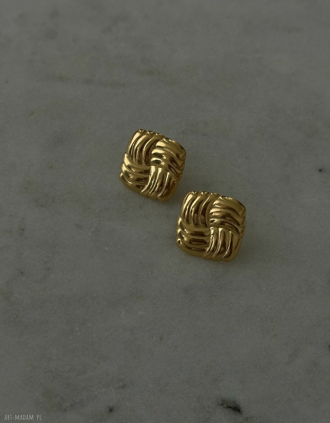 Złote kolczyki retro kwadraty na sztyftach - 14 x 14 mm