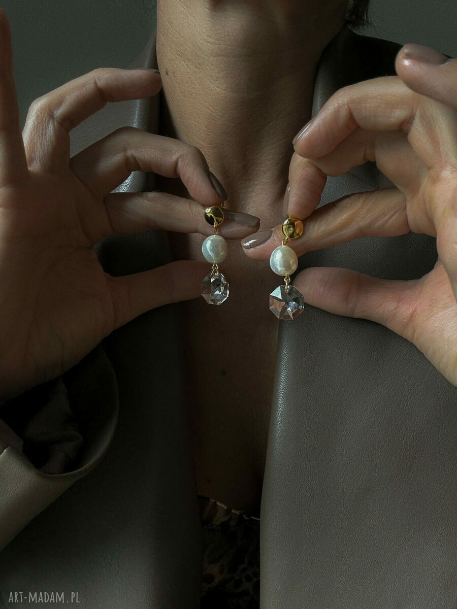 Złote kolczyki z perłami i bezbarwnymi kryształami Swarovski Octagon