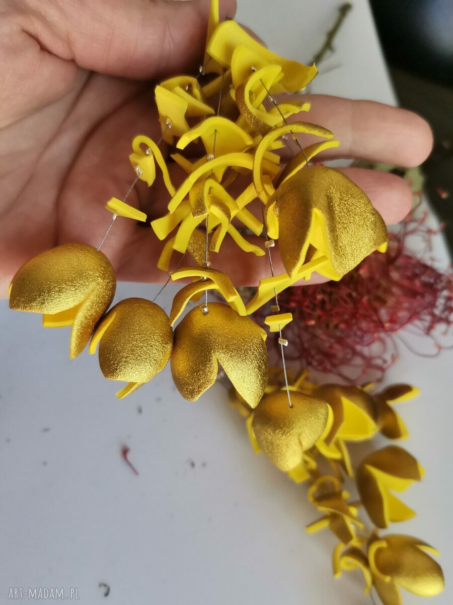 Złote kolczyki boho - lekkie, bujne i kwiatowe na ślub