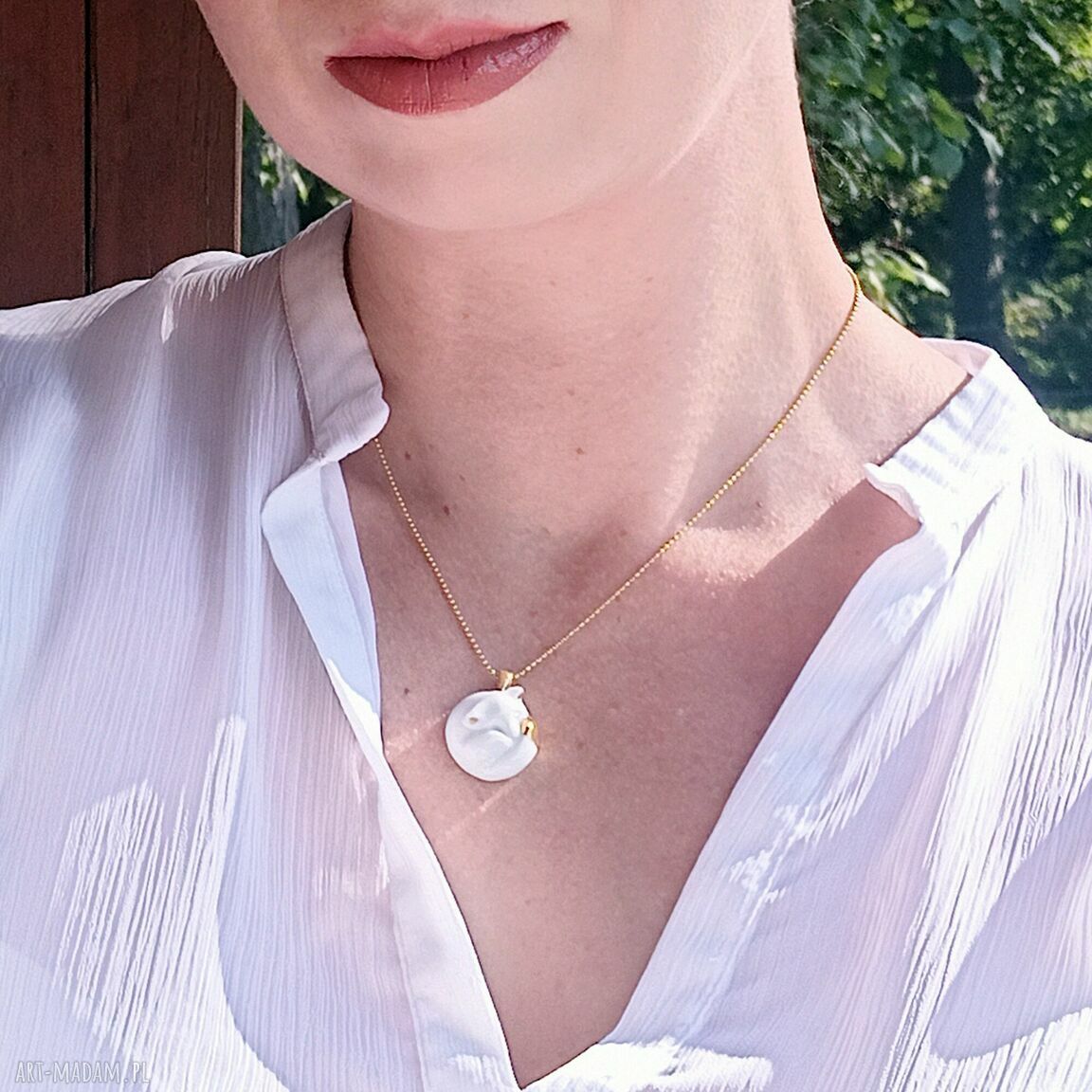 Minimalistyczny naszyjnik ze złotym lisiem z porcelany i Ag 925