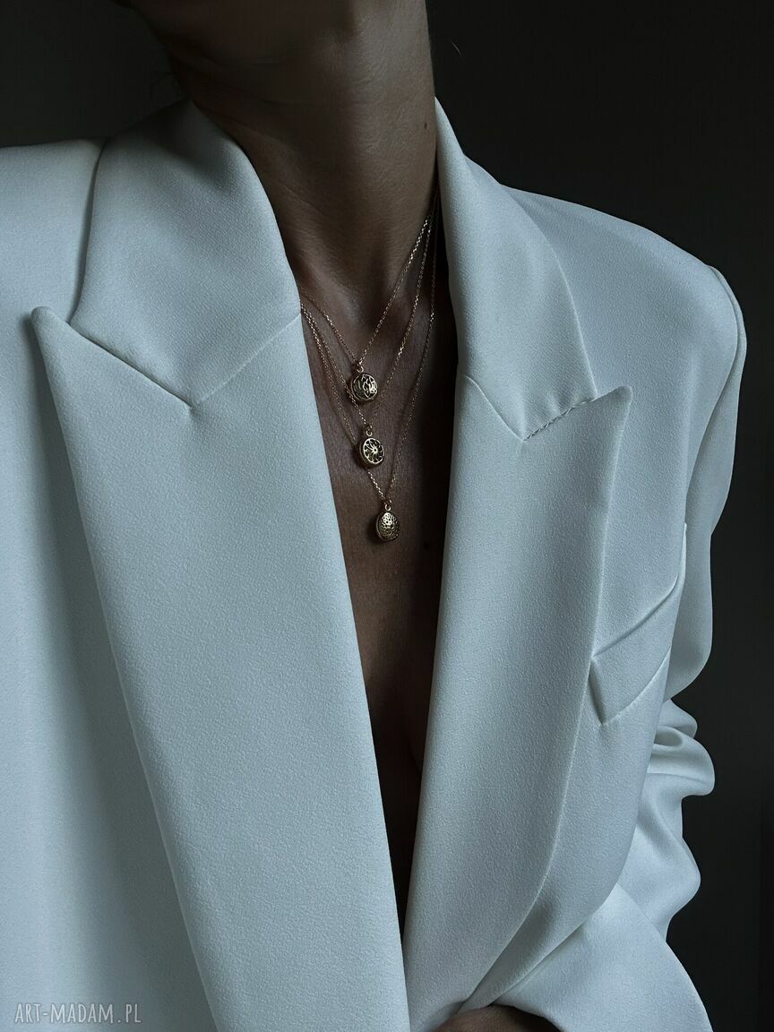 naszyjniki: Złoty medalion z rozetą Autorskie