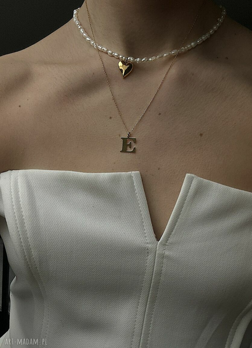 naszyjniki: Złoty naszyjnik z dużą literą hand made