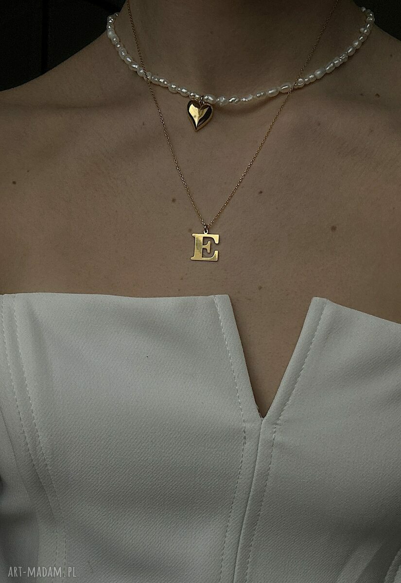 naszyjniki: Złoty naszyjnik z dużą literą hand made