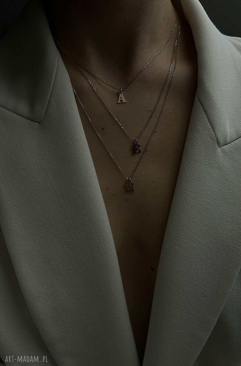 naszyjniki: Złoty naszyjnik z małą literką HandMade