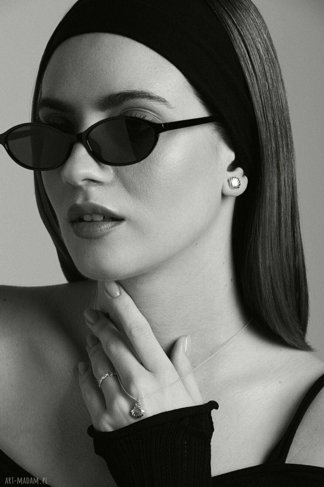 naszyjniki: Złoty naszyjnik z muszelką handmade