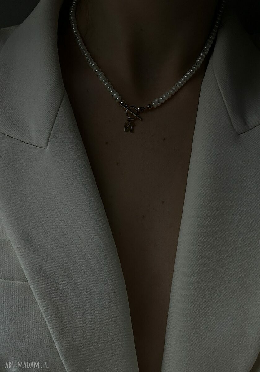 naszyjniki: Złoty naszyjnik z pereł naturalnych z literką 40 cm HandMade