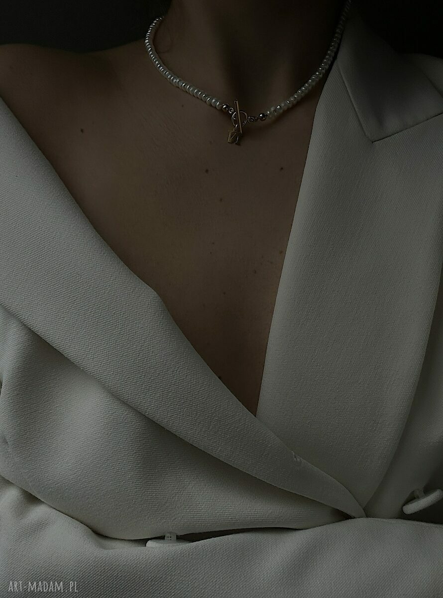 naszyjniki: Złoty naszyjnik z pereł naturalnych z literką 45 cm HandMade