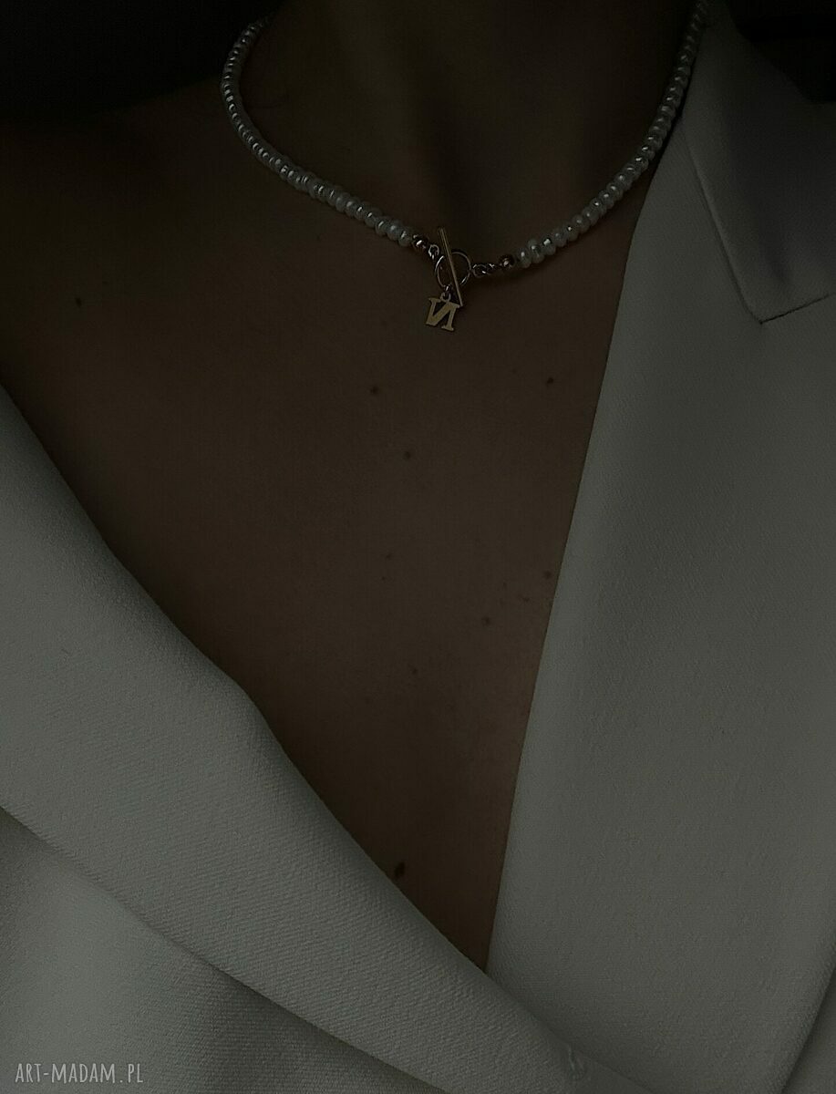 naszyjniki: Złoty naszyjnik z pereł naturalnych z literką 45 cm HandMade