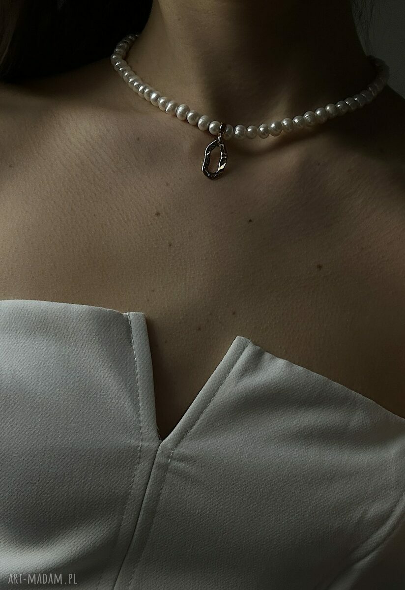 naszyjniki: Złoty naszyjnik z pereł naturalnych z nieregularną zawieszką ręcznie robione