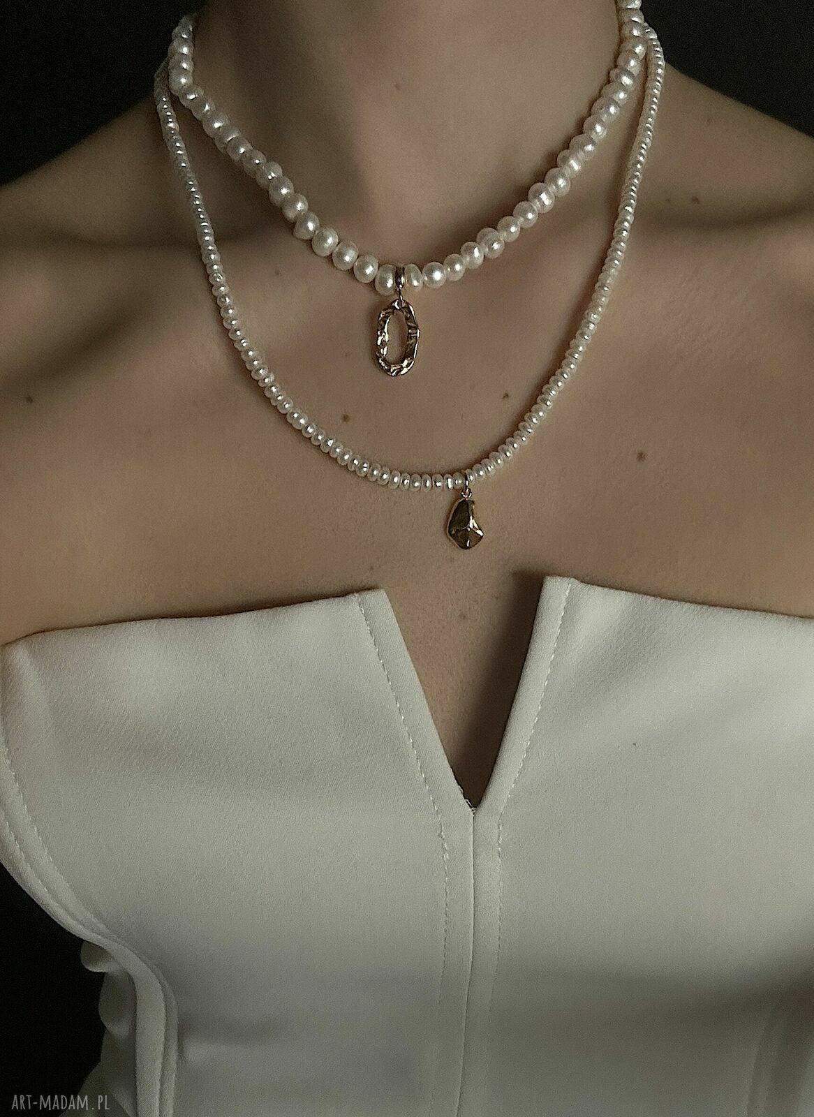 naszyjniki: Złoty naszyjnik z pereł naturalnych z nieregularną zawieszką ręcznie robione