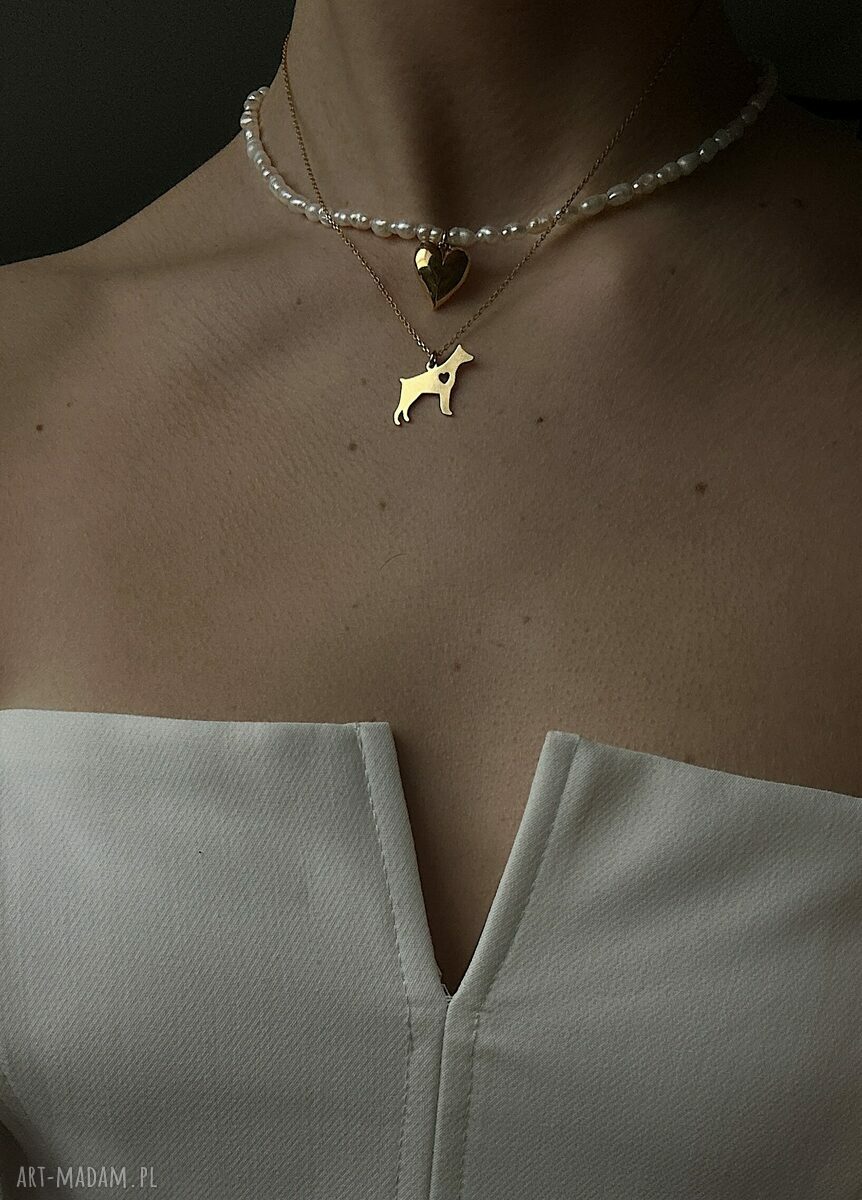 naszyjniki: Złoty naszyjnik z psem rasy doberman handmade