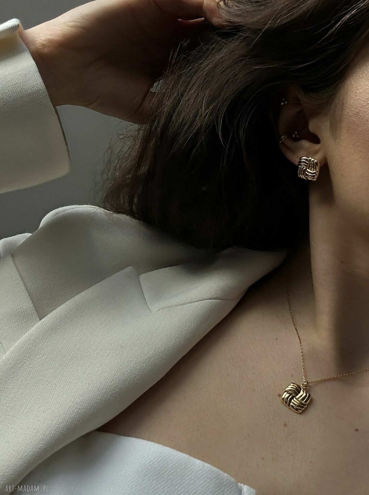 naszyjniki: Złoty naszyjnik z retro kwadratem hand made