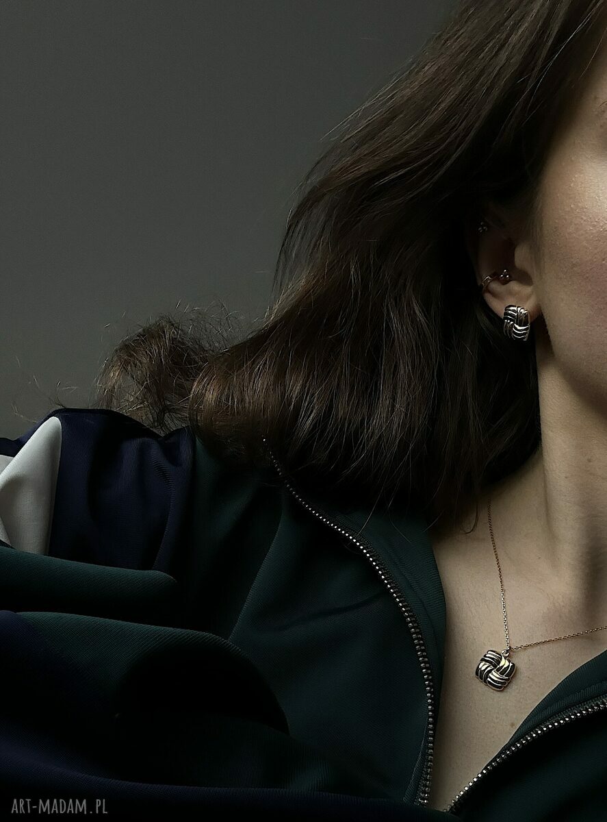 naszyjniki: Złoty naszyjnik z retro kwadratem hand made