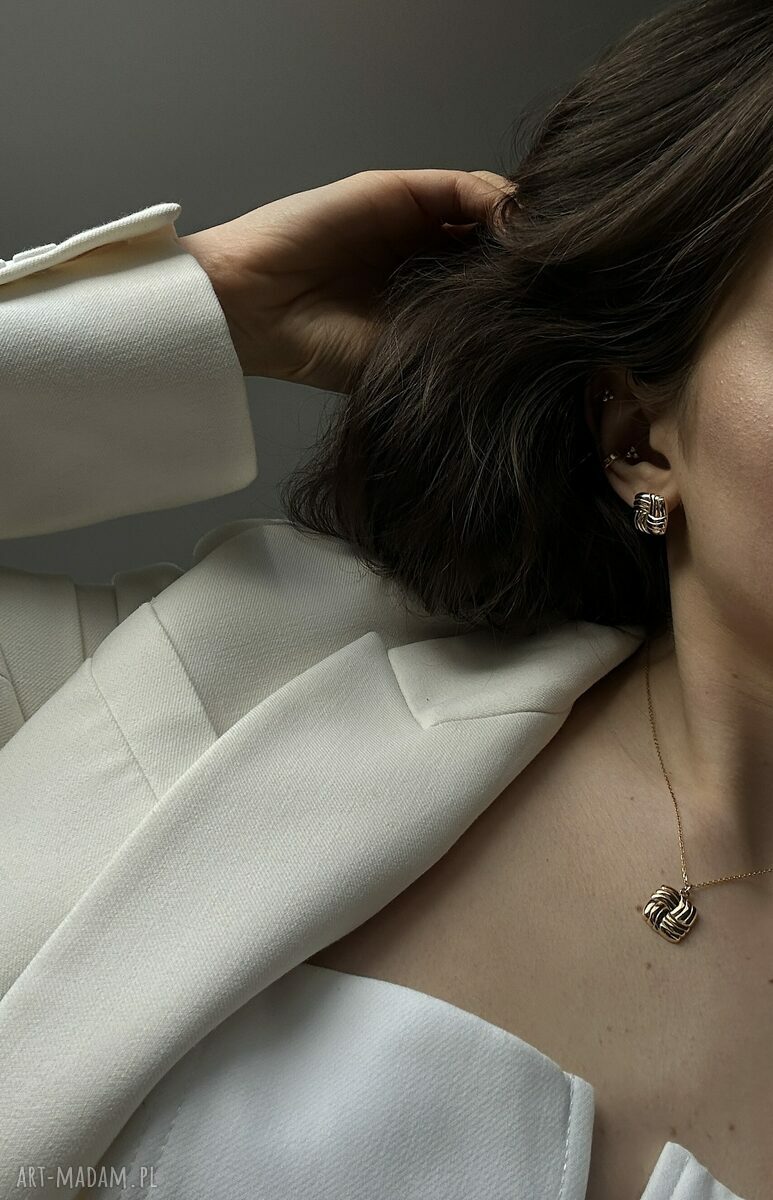 naszyjniki: Złoty naszyjnik z retro kwadratem hand made