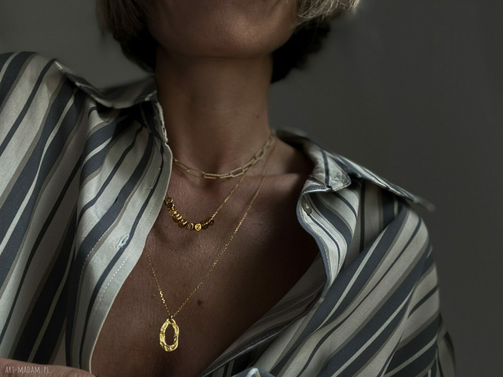 Złoty naszyjnik ze srebra 925 z nieregularną zawieszką