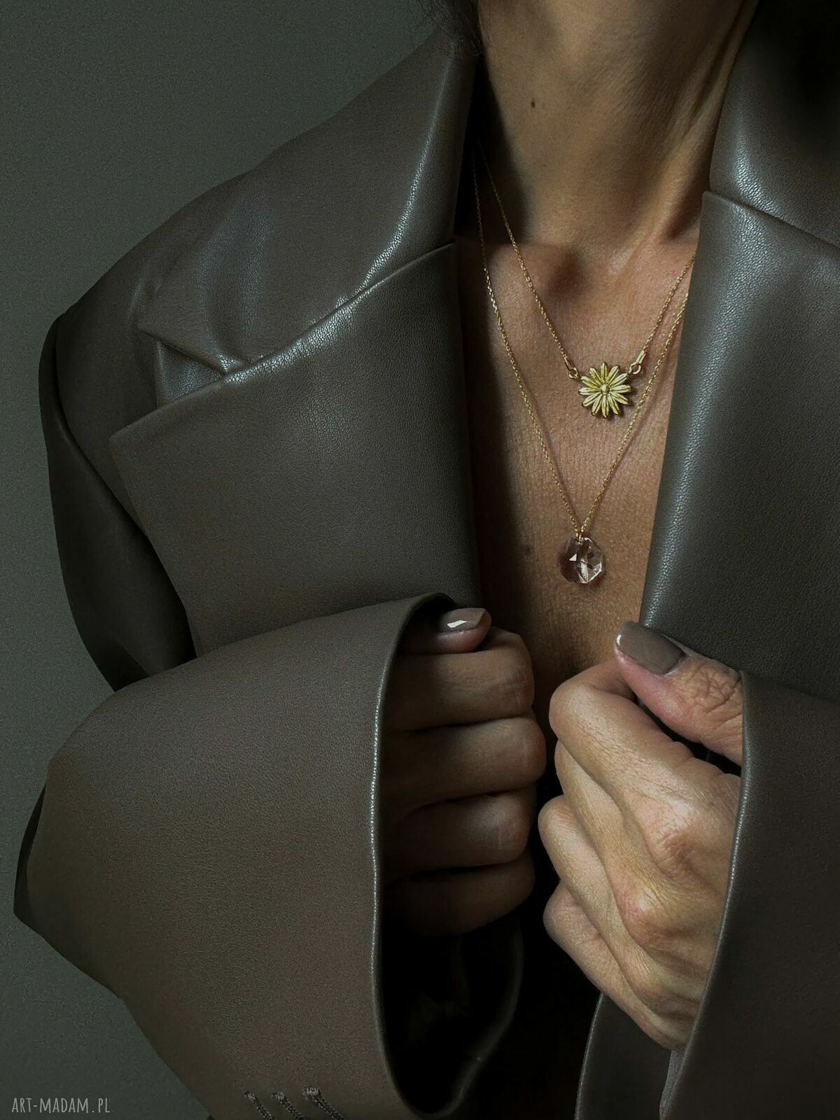 naszyjniki: Złoty naszyjnik ze stokrotką Hand Made