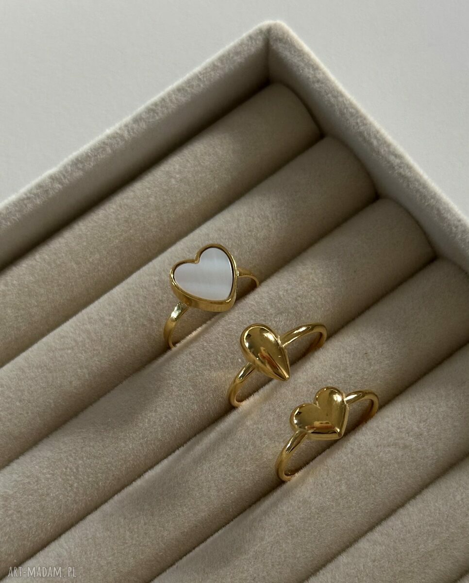 pierścionki: Złoty pierścionek z kroplą ręcznie wykonane