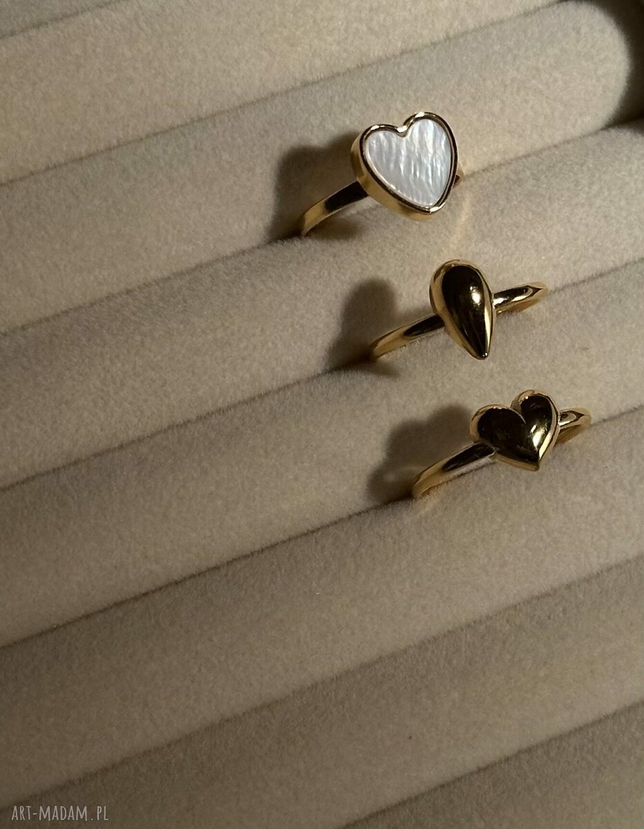 pierścionki: Złoty pierścionek z kroplą ręcznie wykonane