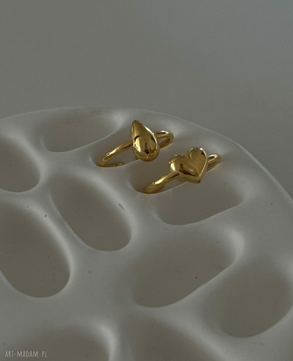 pierścionki: Złoty pierścionek z kroplą ręcznie wykonane