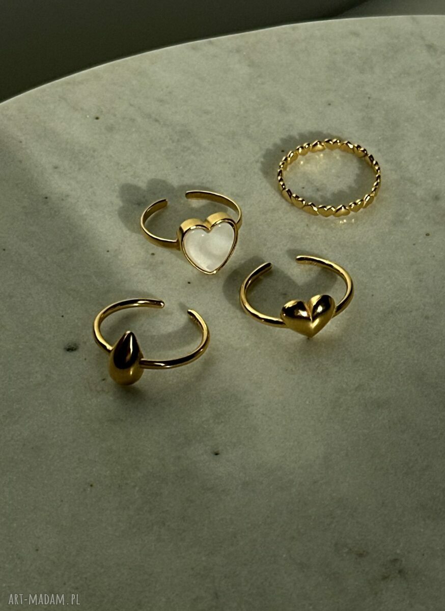 pierścionki: Złoty pierścionek z kroplą ręcznie wykonane