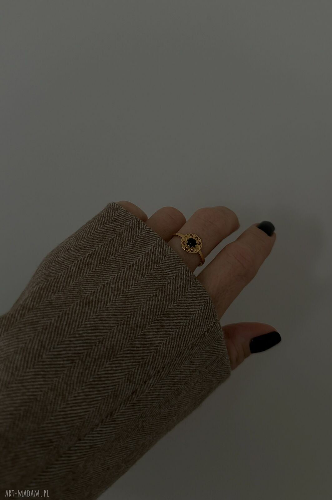 pierścionki: Złoty pierścionek z onyksem Hand Made