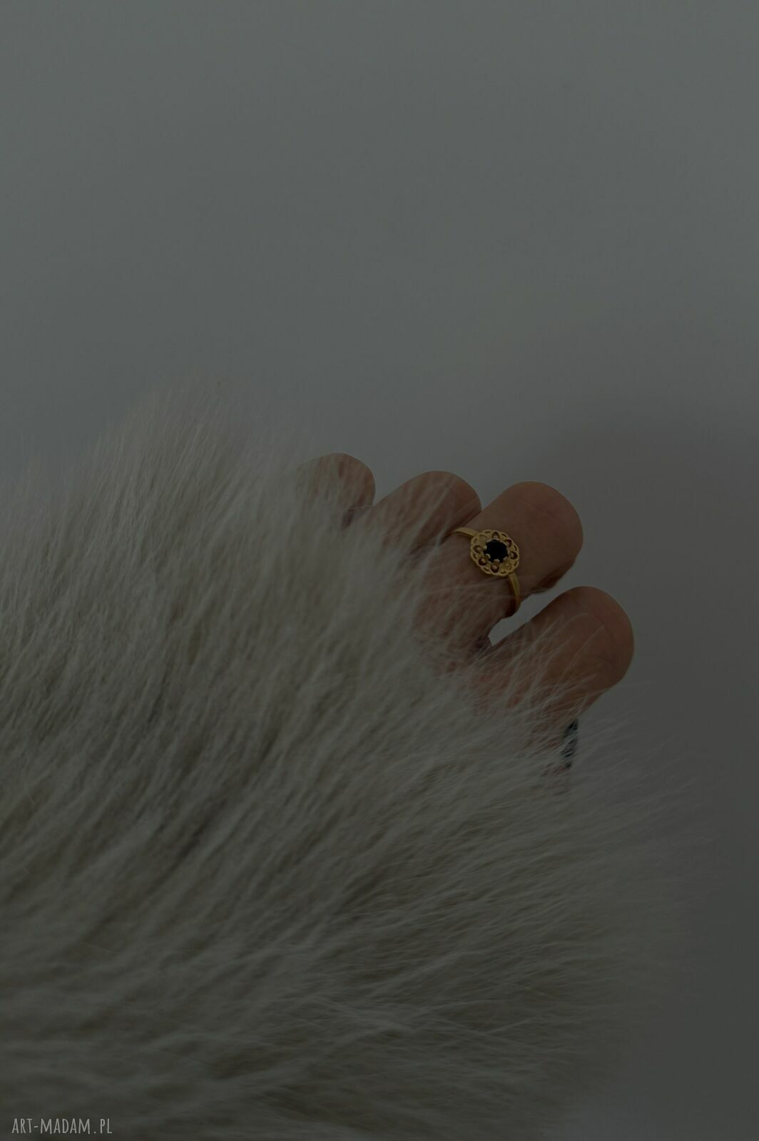 pierścionki: Złoty pierścionek z onyksem Hand Made