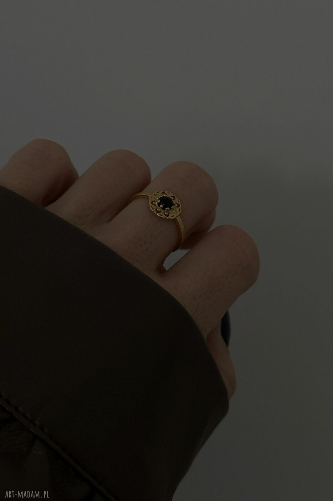 pierścionki: Złoty pierścionek z onyksem Hand Made