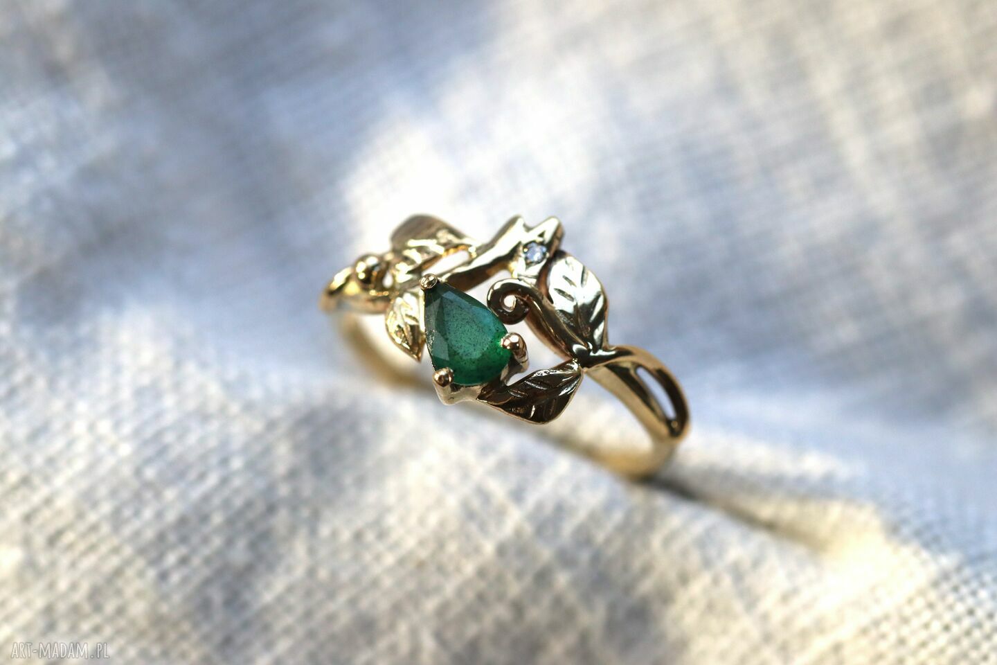 pierścionki: Złoty pierścionek ze szmaragdem i diamentem Hand Made