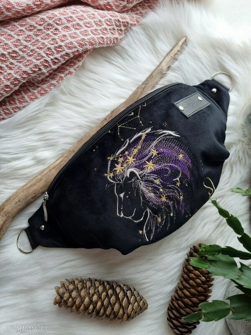 Nerka saszetka haftowana Zodiak LEW - praktyczna i wyjątkowa