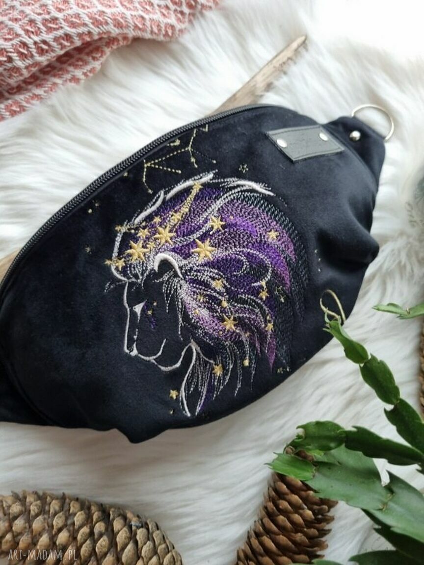 Nerka saszetka haftowana Zodiak LEW - praktyczna i wyjątkowa