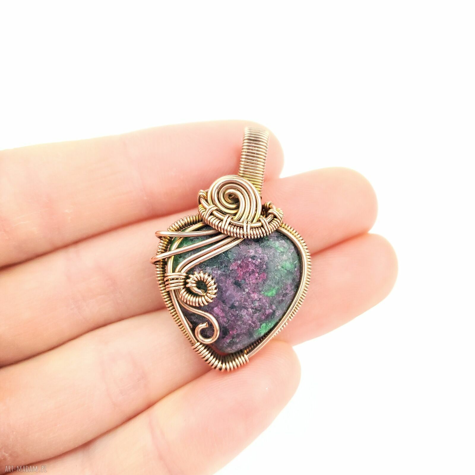 Zoisyt z rubinem wisiorek wire wrapping - serce z oksydowanej miedzi
