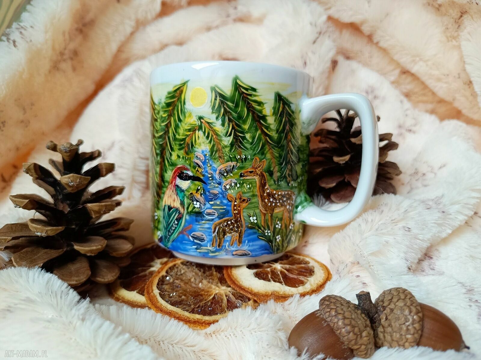 Żołna i sarenki w pejzażu - ręcznie malowany kubek porcelanowy 270 ml