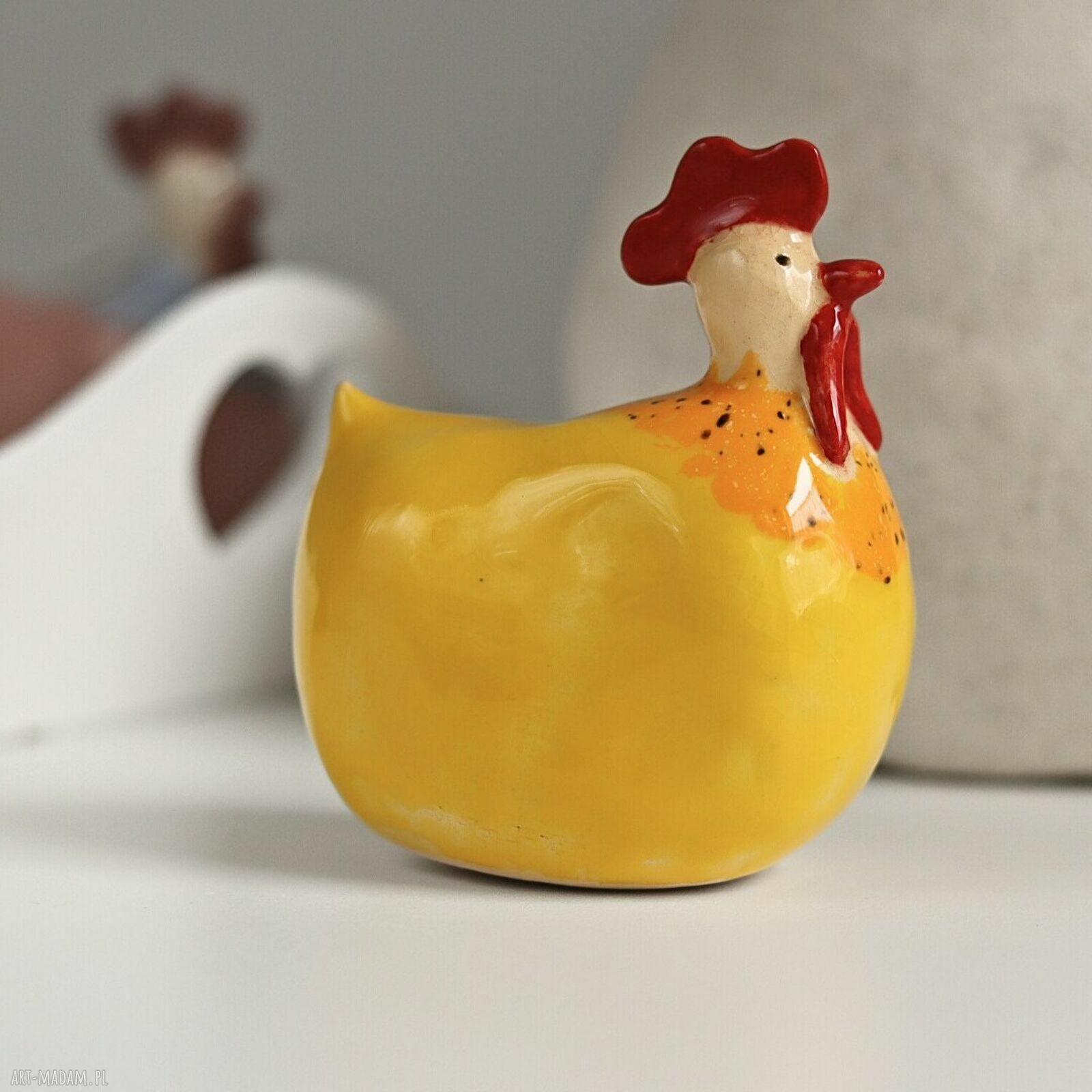 Żółta kura na Wielkanoc - dekoracja ceramiczna ręcznie lepiona