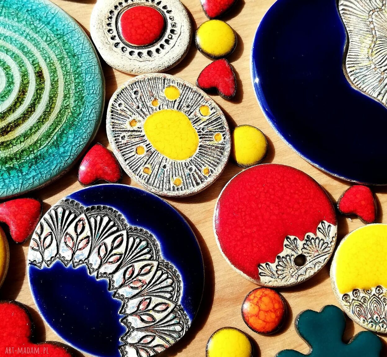 Żółte okrągłe kolczyki ceramiczne na antyalergicznych sztyftach - lekkie i ekologiczne