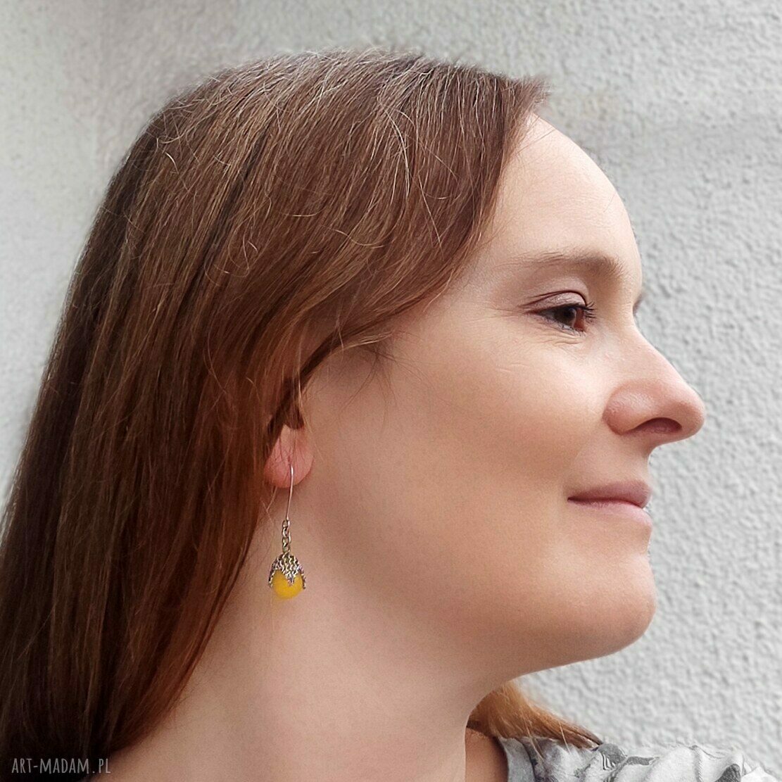 Żółty wisiorek XS w siateczce - szklana kropla, prosty naszyjnik