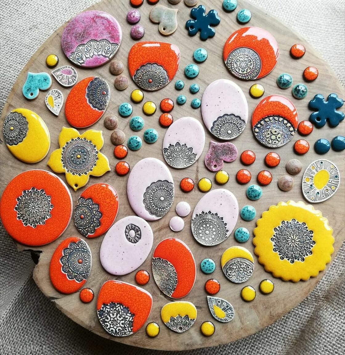 Żółty wisiorek ceramiczny z mandalą - energetyczny naszyjnik boho