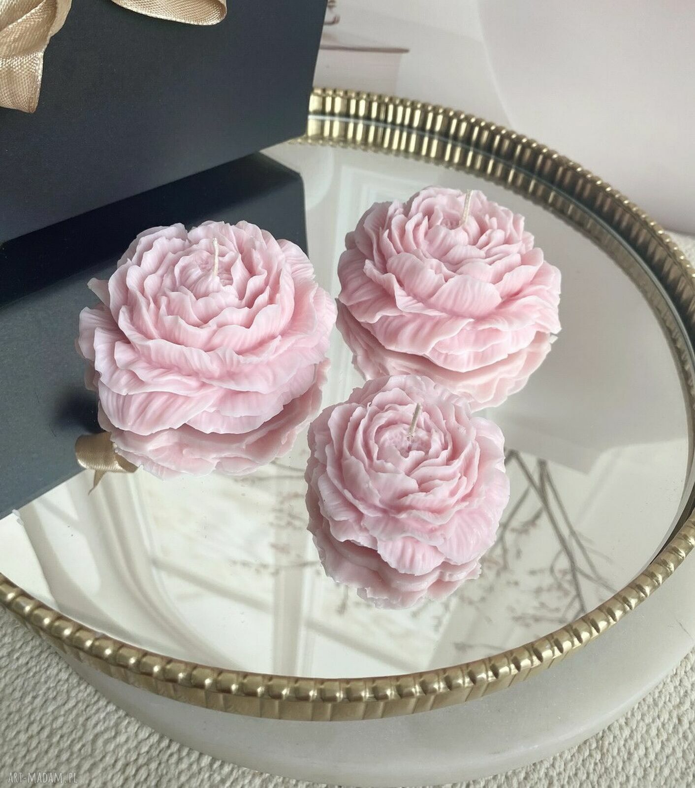 Zestaw prezentowy świec sojowych Peony Queen - różowe piwonie w pudełku