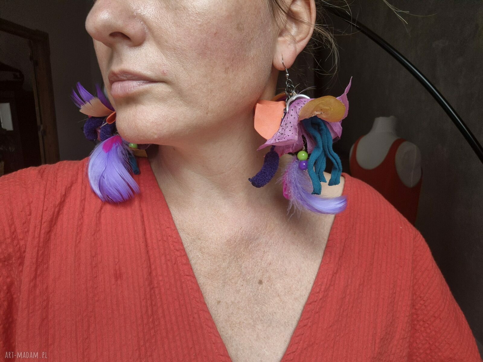 Kolczyki boho Frida - zwariowane duże, lekkie kwiaty w kolorach fiolet i niebieski - Ruda Klara