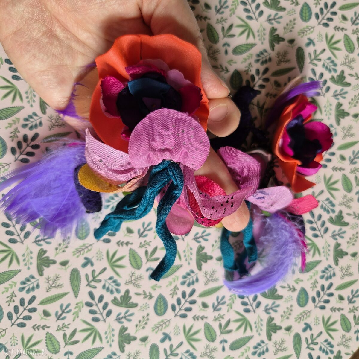 Kolczyki boho Frida - zwariowane duże, lekkie kwiaty w kolorach fiolet i niebieski - Ruda Klara