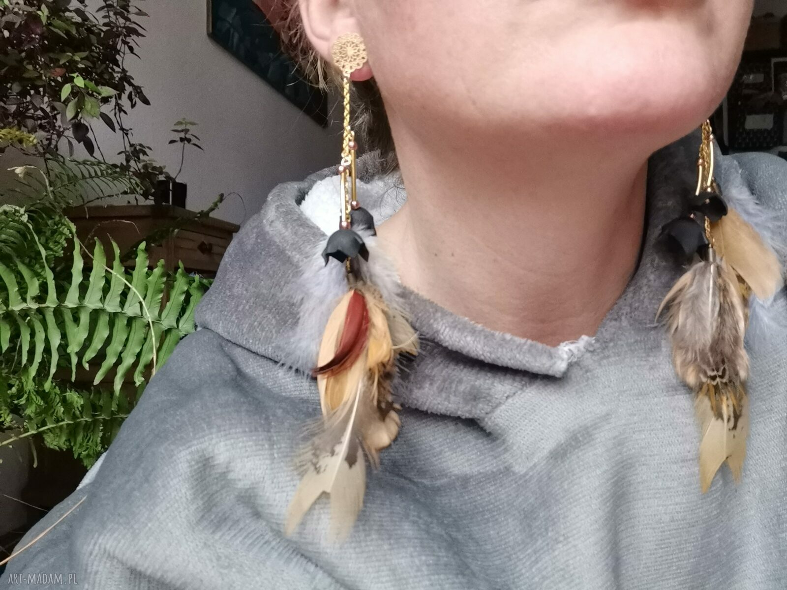 Kolczyki zwariowane bujne długie - boho folk z piórami i mchem