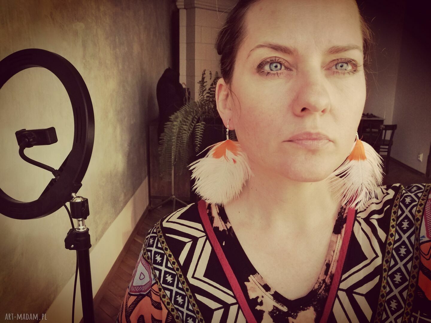 Kolczyki zwariowane, bujne i długie - boho folk z frędzlami z piór