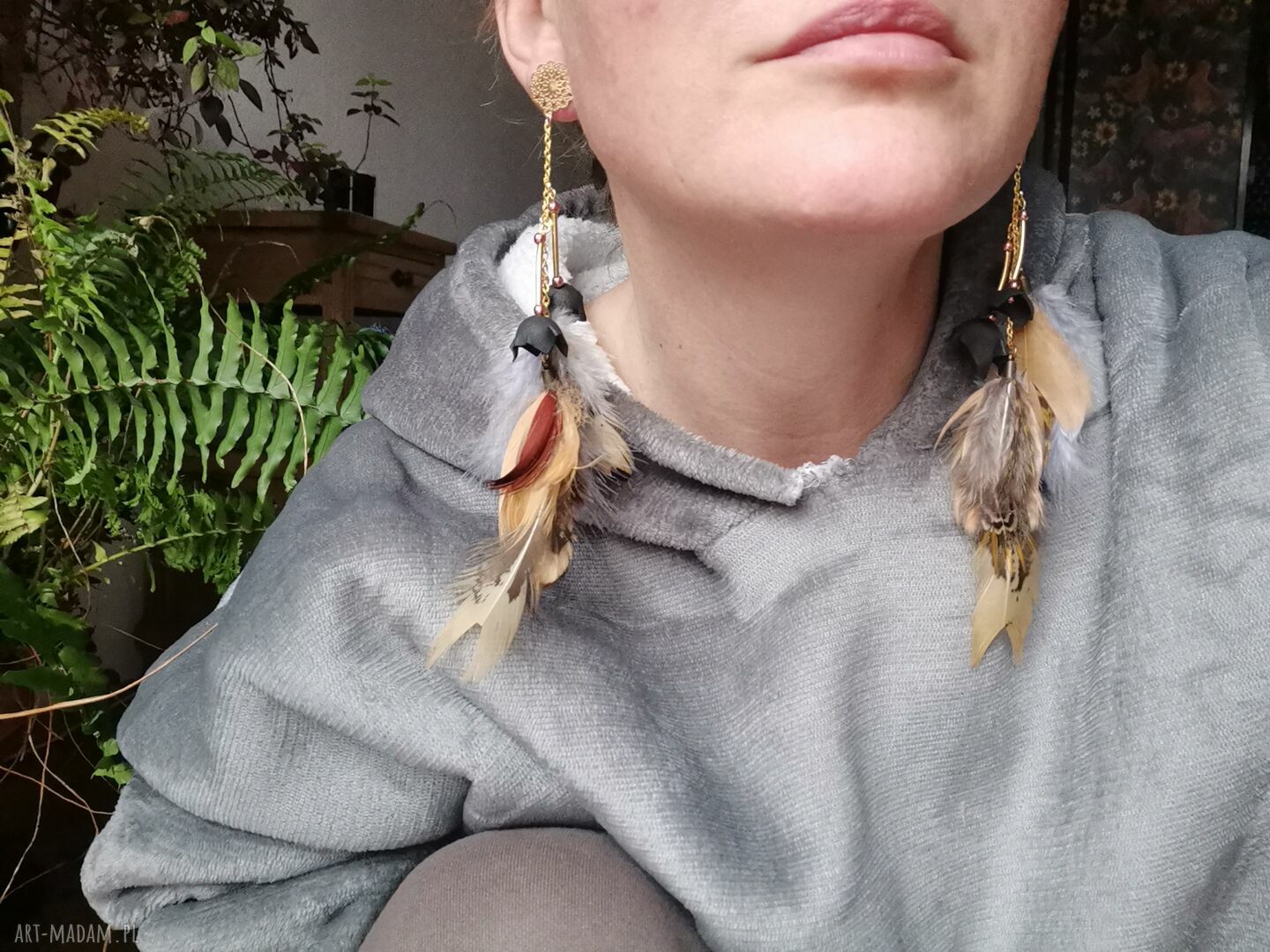 Kolczyki zwariowane bujne długie - boho folk z piórami i mchem